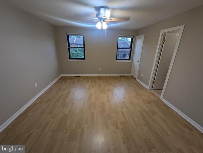 Building Photo - 988 Beechwood Pl