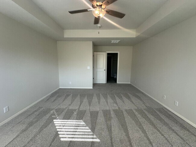 Building Photo - New - 4 bedroom in Bixby - Gated Community with SWIMMING POOL