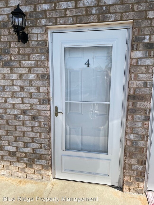 Building Photo - 2 br, 1.5 bath House - 730 Sir Echo Drive ...