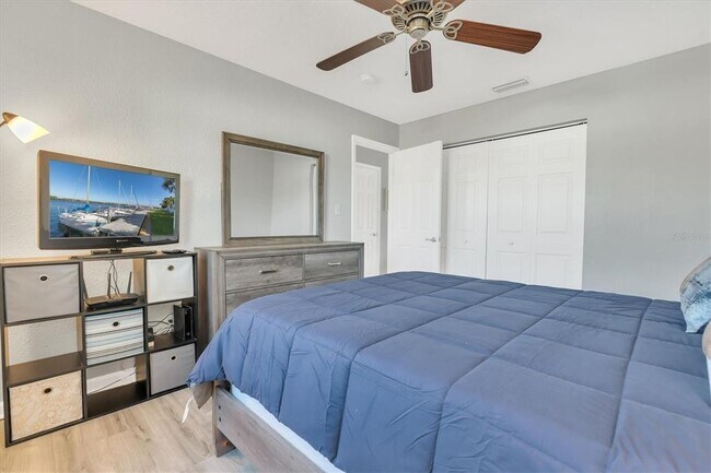 Building Photo - 102 Pompano Dr SE
