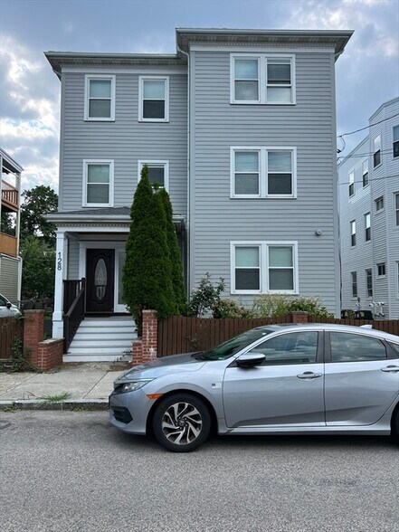 Building Photo - 128 Buttonwood St