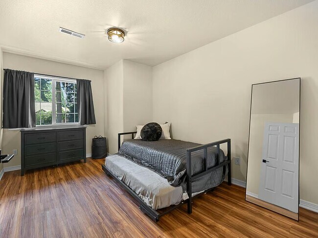 Building Photo - 129 Deerbrook Dr