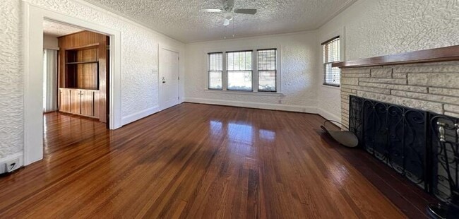 Building Photo - 1013 23rd St W