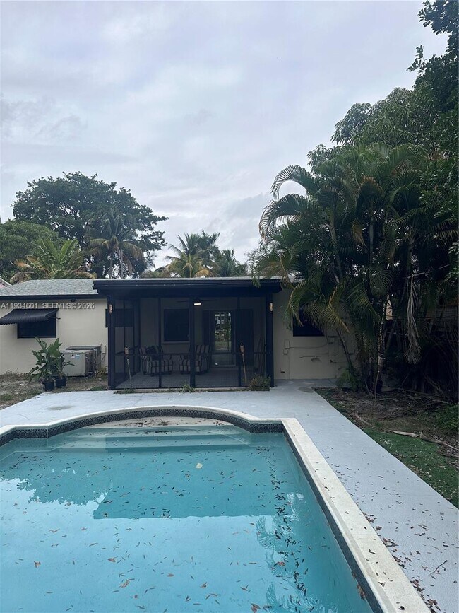 Building Photo - 200 SE 19th St