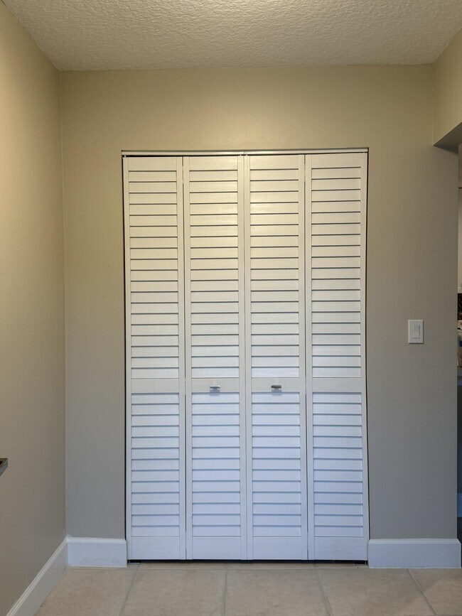 Building Photo - 3957 NW Cinnamon Tree Cir