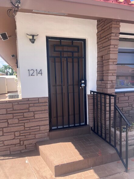 Front Entrance - 1214 SW 30th Pl