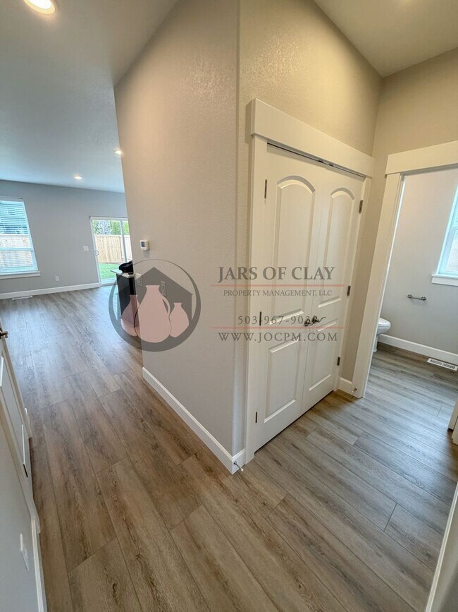 Building Photo - 1333/1335 Oppek St NE #2023-LL765