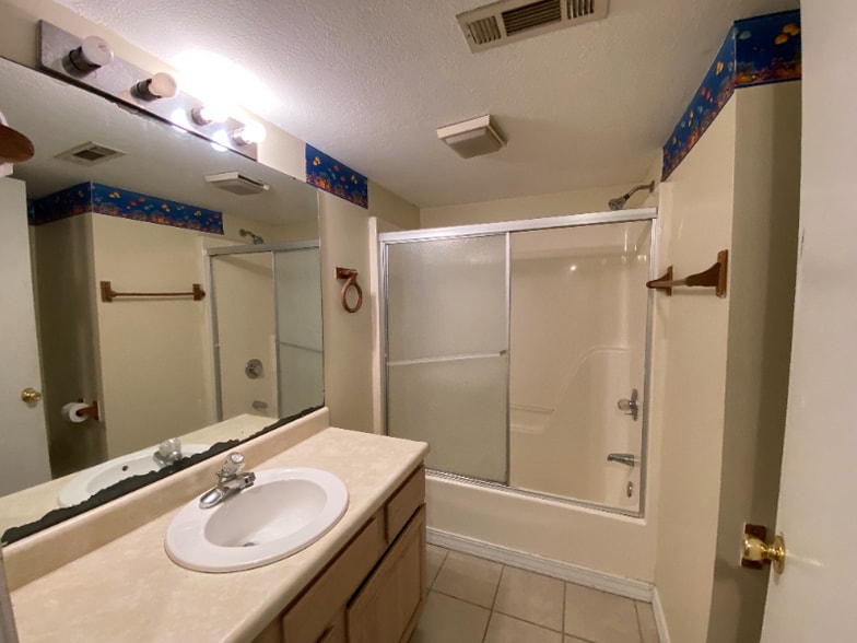 Building Photo - 1811 Central Blvd