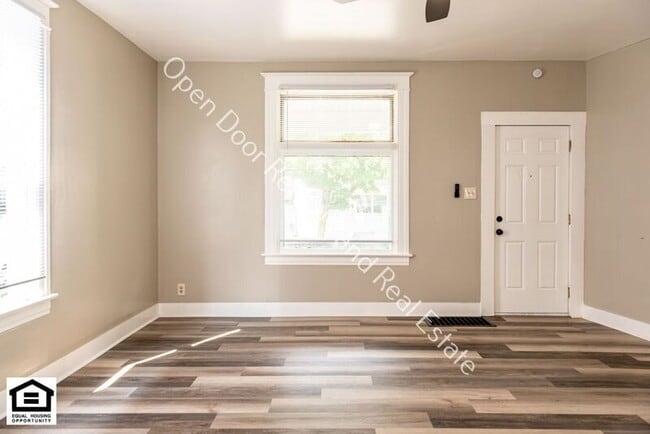 Building Photo - 2011 Hoagland Ave
