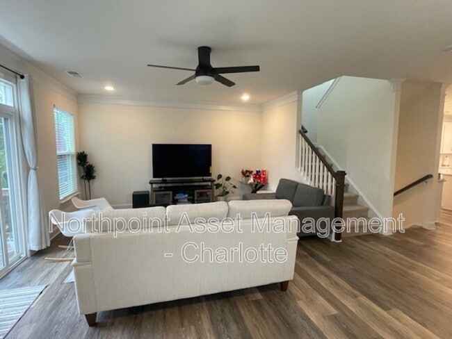 Building Photo - 10415 Glenmere Crk Cir