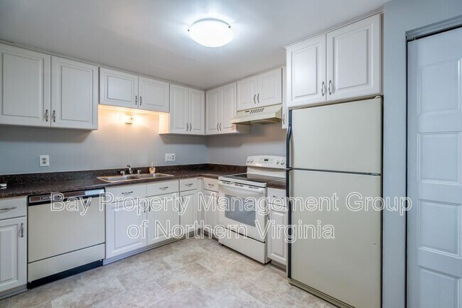 Building Photo - 355 GUNDRY Dr