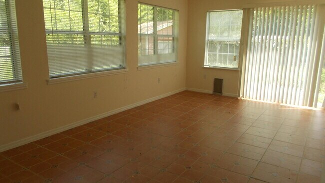 Building Photo - 4BR/2.5BA Home in Desirable Northridge Com...