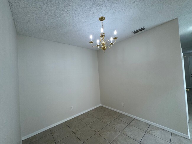 Building Photo - 3548 Peppervine Dr