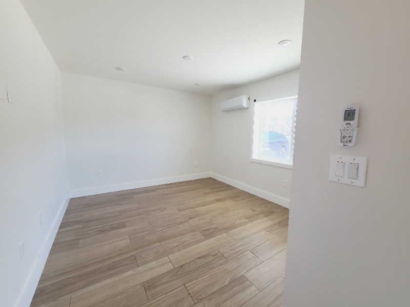 Building Photo - 9949 Pinewood Ave