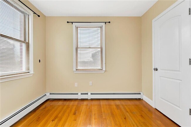 Building Photo - 773 Admiral St