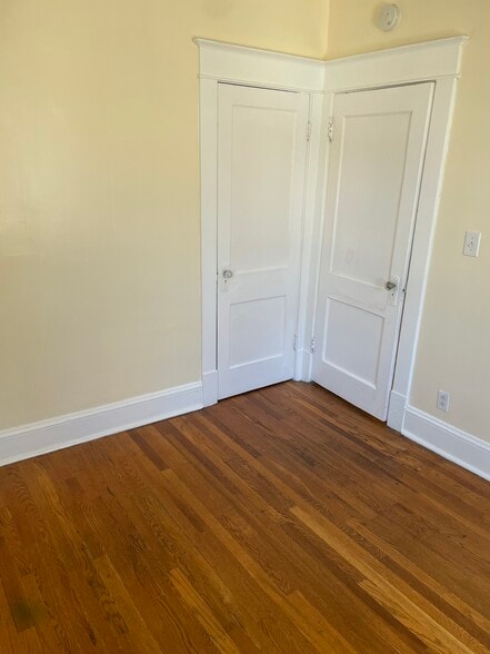 Building Photo - 847 Jay St