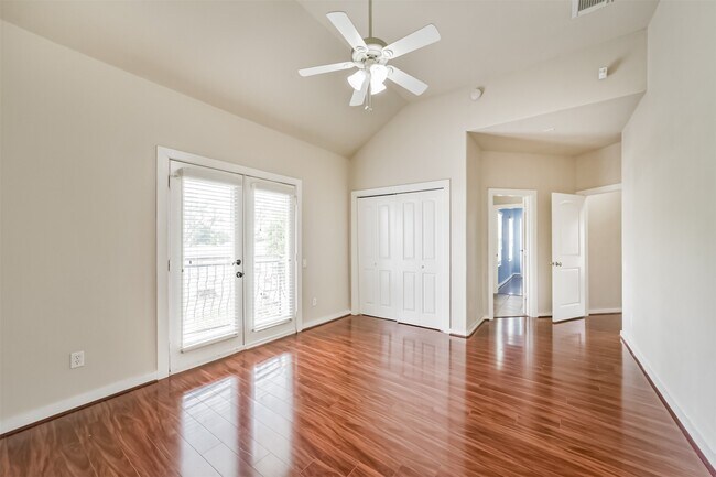 Building Photo - 11025 Robin Hood Ct