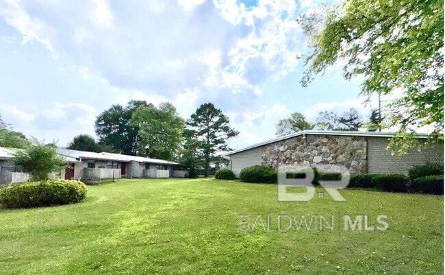 Primary Photo - 1101 W Laurel Ave