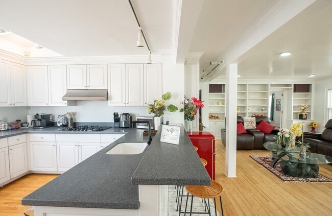 Building Photo - 1 Harmony St