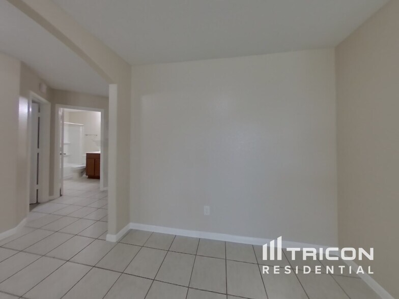 Building Photo - 733 Totem Trail Dr