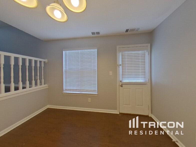 Building Photo - 3539 Oak Leaf Ct