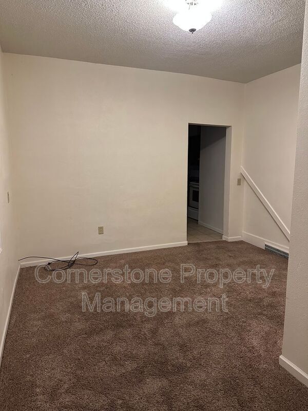 Building Photo - 409 S 13th St