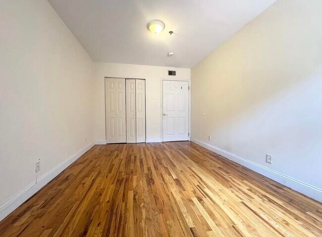 Building Photo - 102 Hudson St