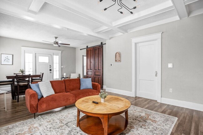 Building Photo - 325 N Bancroft St