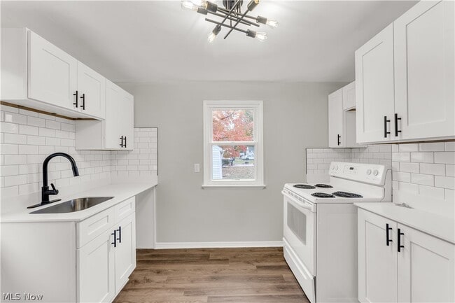 Building Photo - 441 E 250th St