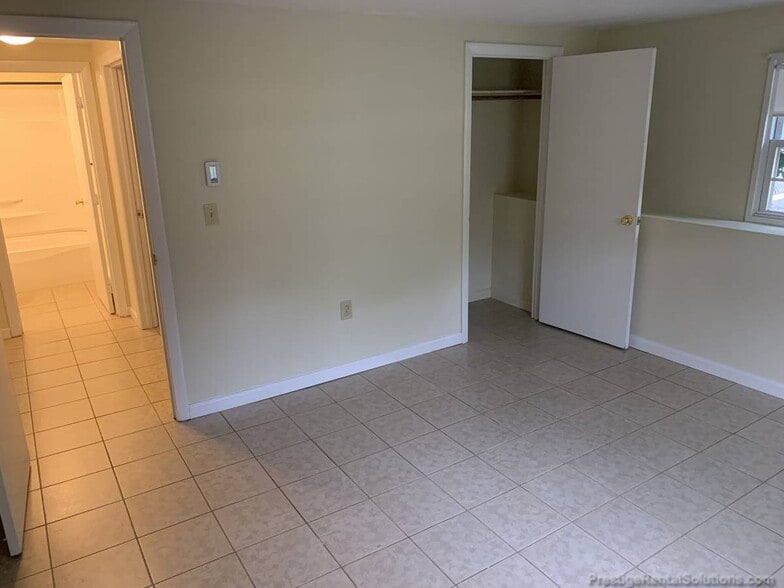 Building Photo - 39 Dinan Dr