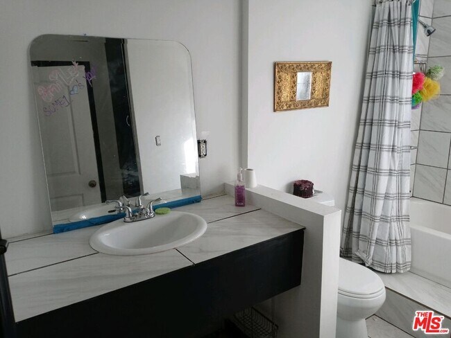 Building Photo - 4908 Fort Tejon Rd