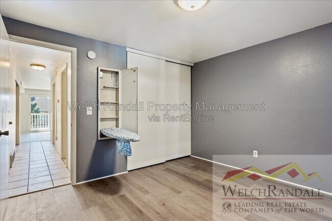Building Photo - 5676 Meadow Ln