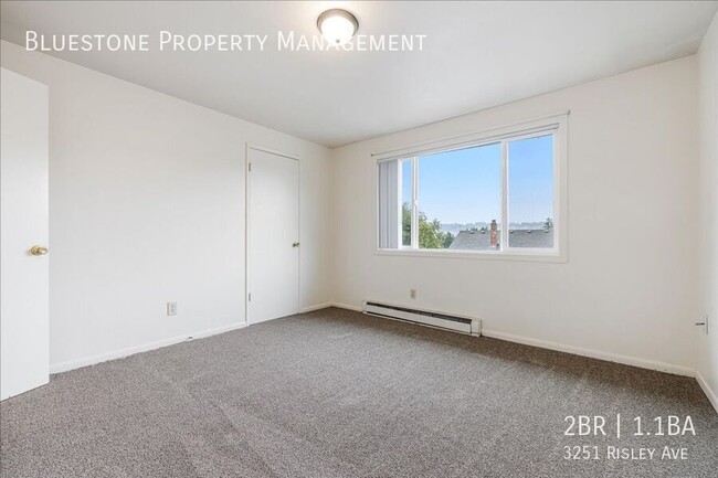 Building Photo - 3251 SE Risley Ave