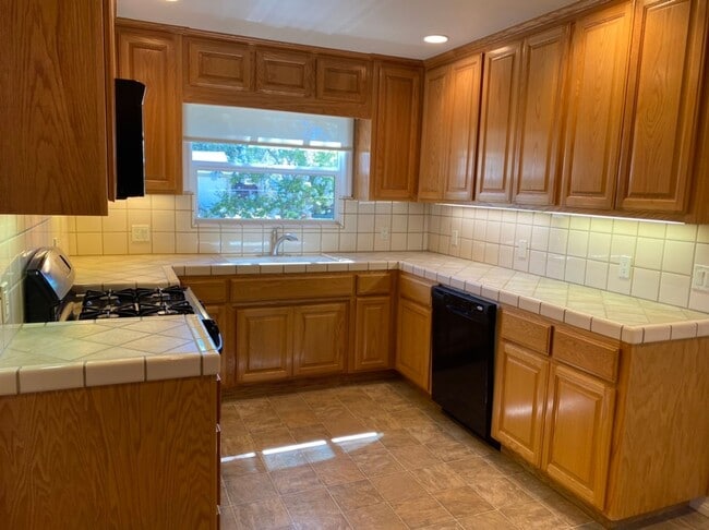 Building Photo - 2 bedroom bungalow in La Loma neighborhood!