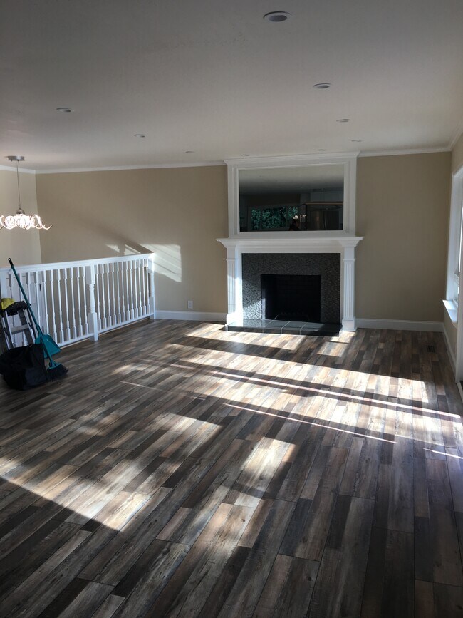 Building Photo - 1011 Big Bend Dr