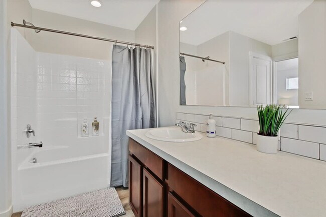 Building Photo - 5643 E Bollo St