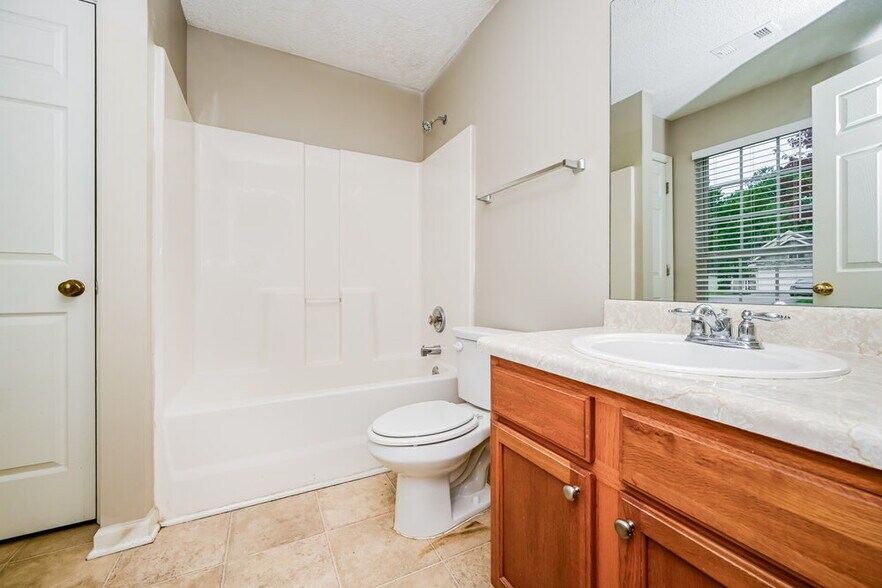 Building Photo - 5008 Kens Ct