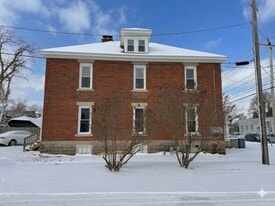 Building Photo - 901 W Main St