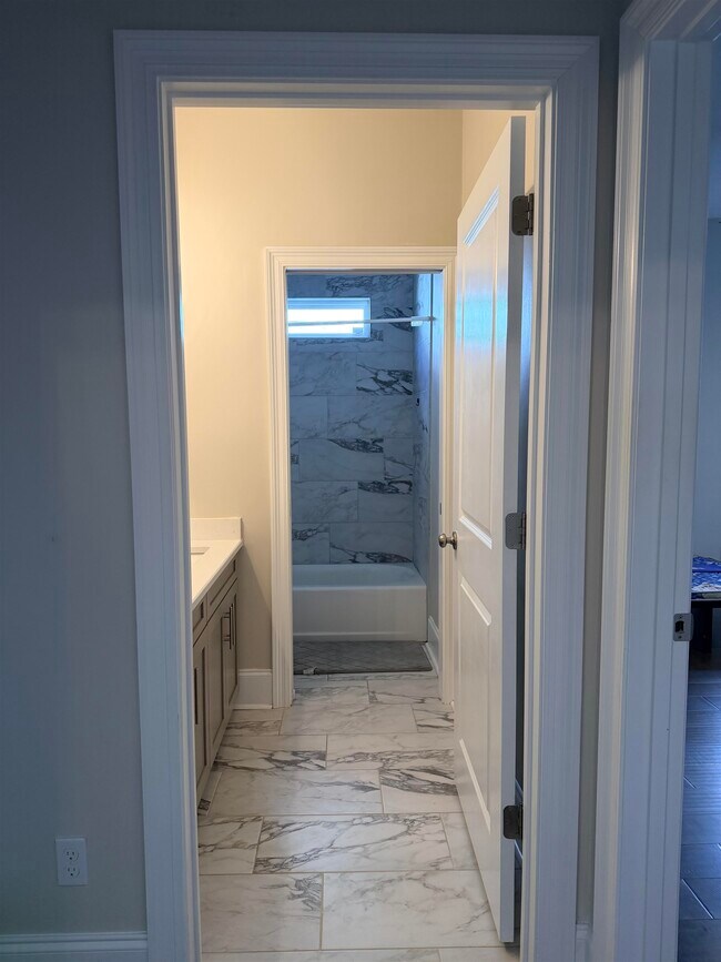 Building Photo - 5742 Vlg Rdg Ln