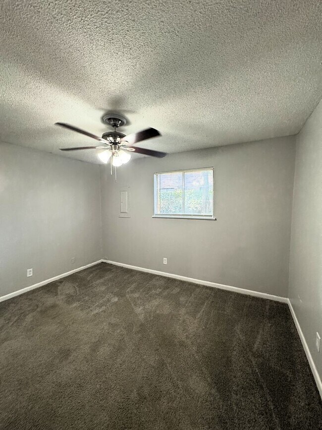 Building Photo - Available For Immediate Move-In!!