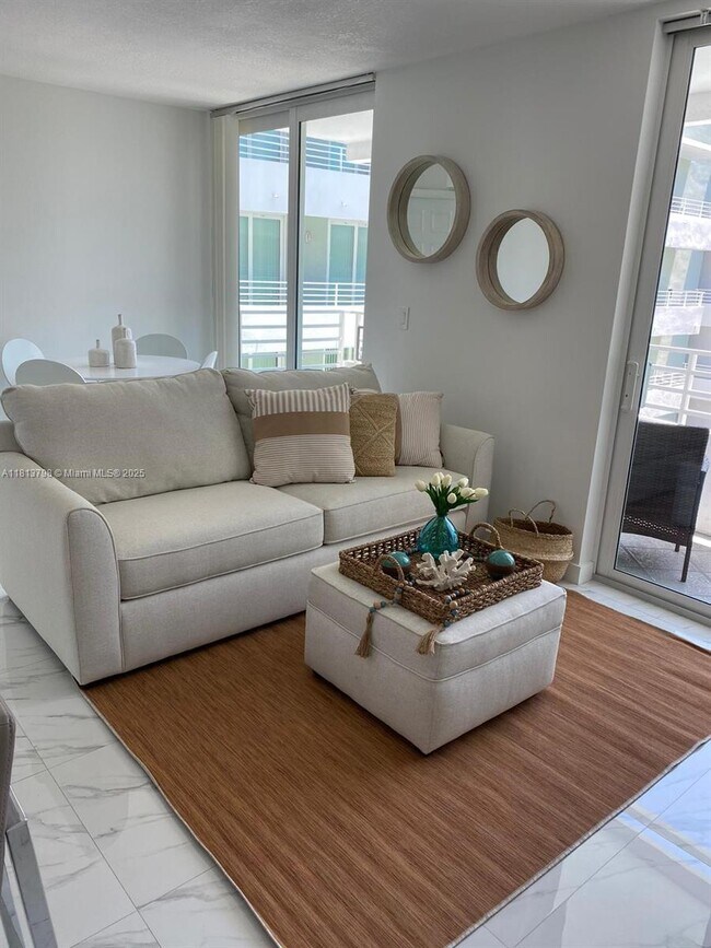 Building Photo - 7800 Collins Ave