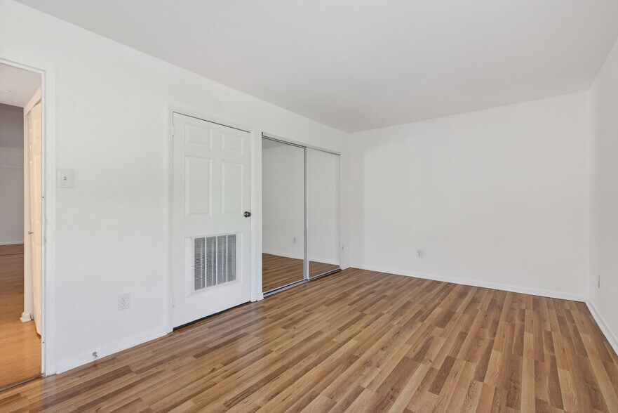 Building Photo - 11260 Chestnut Grove Sq