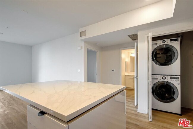 Building Photo - 12655 Bluff Creek Dr