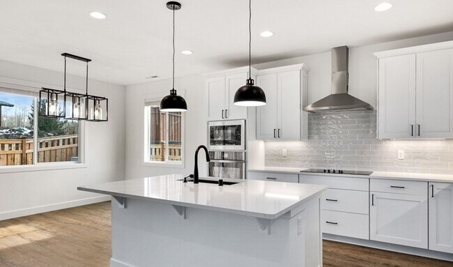 Building Photo - Gorgeous large 4 bedroom home in Tehaleh a...