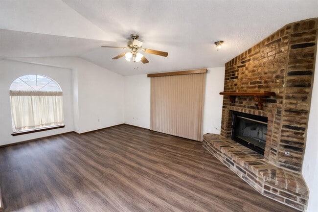 Building Photo - 2138 Lonnie Ln