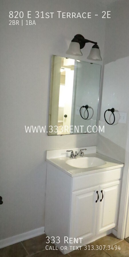 Building Photo - 820 E 31 Terrace