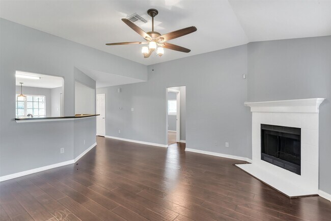 Building Photo - 223 Fantasy Ln