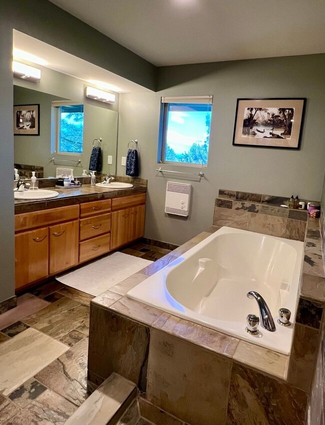 Building Photo - A Rare Offering in Bend’s Most Desirable A...