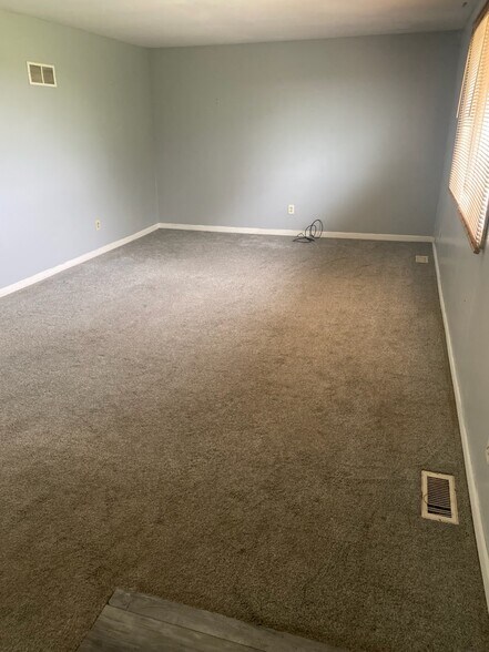 Building Photo - 103 Abens Ave