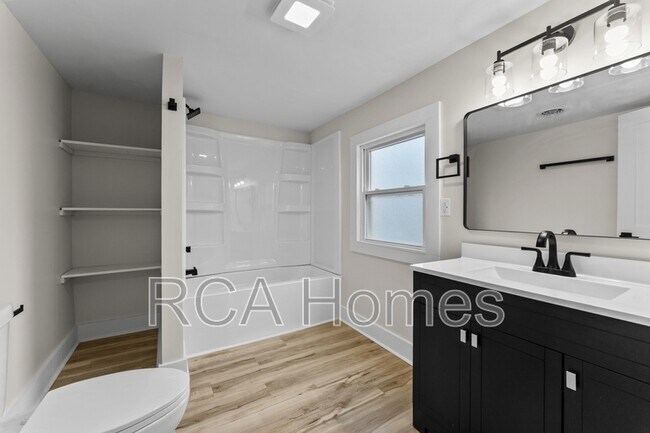 Building Photo - 1009 36th St